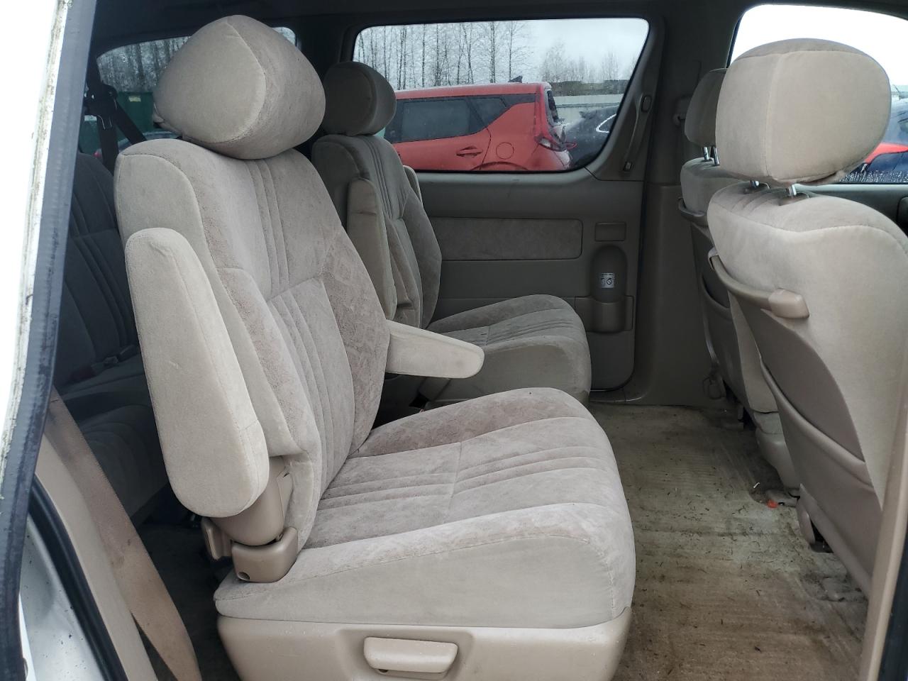 2000 Toyota Sienna - Image 11