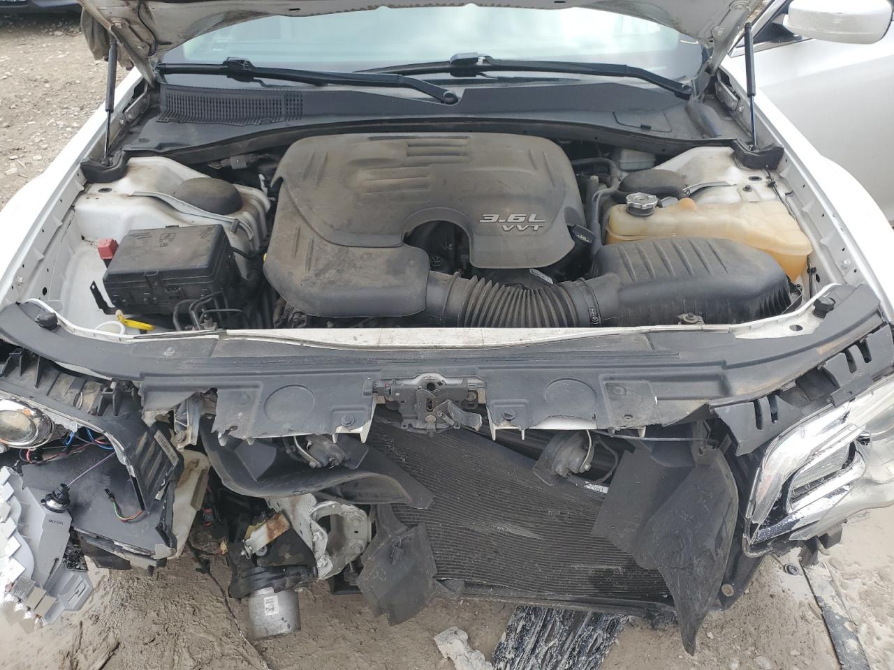 2014 Chrysler 300 - Image 11