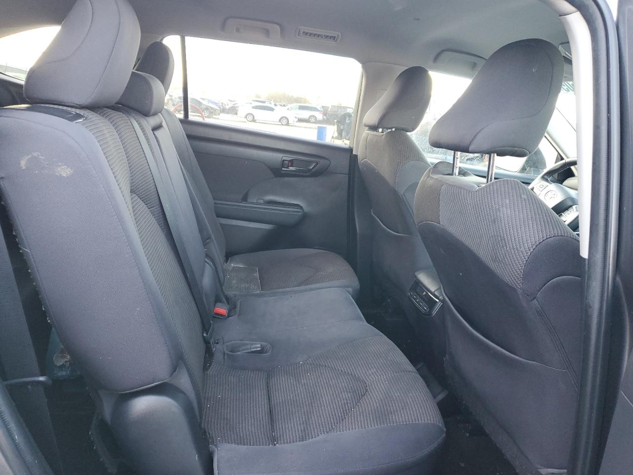 2022 Toyota Highlander - Image 11