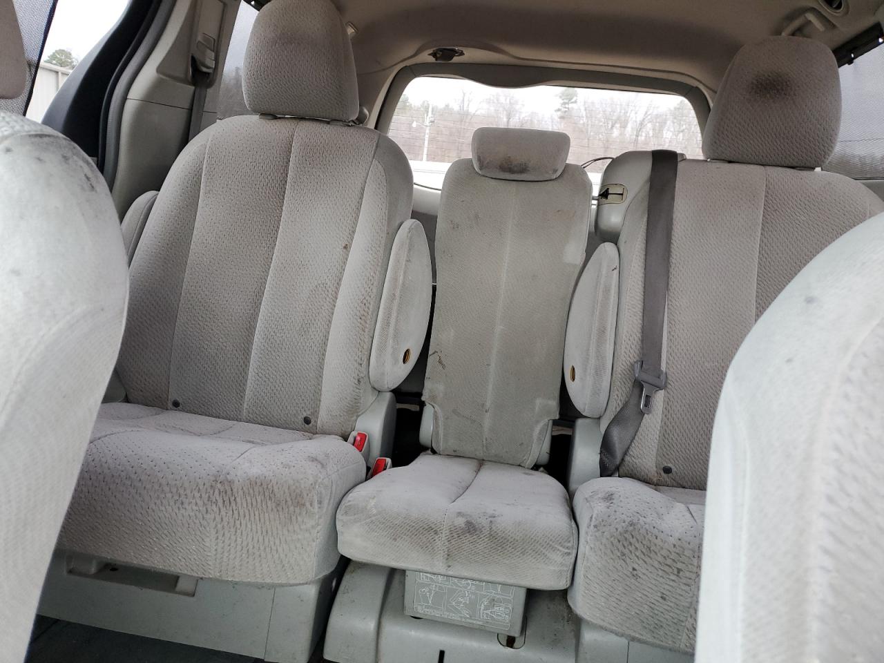 2011 Toyota Sienna - Image 10
