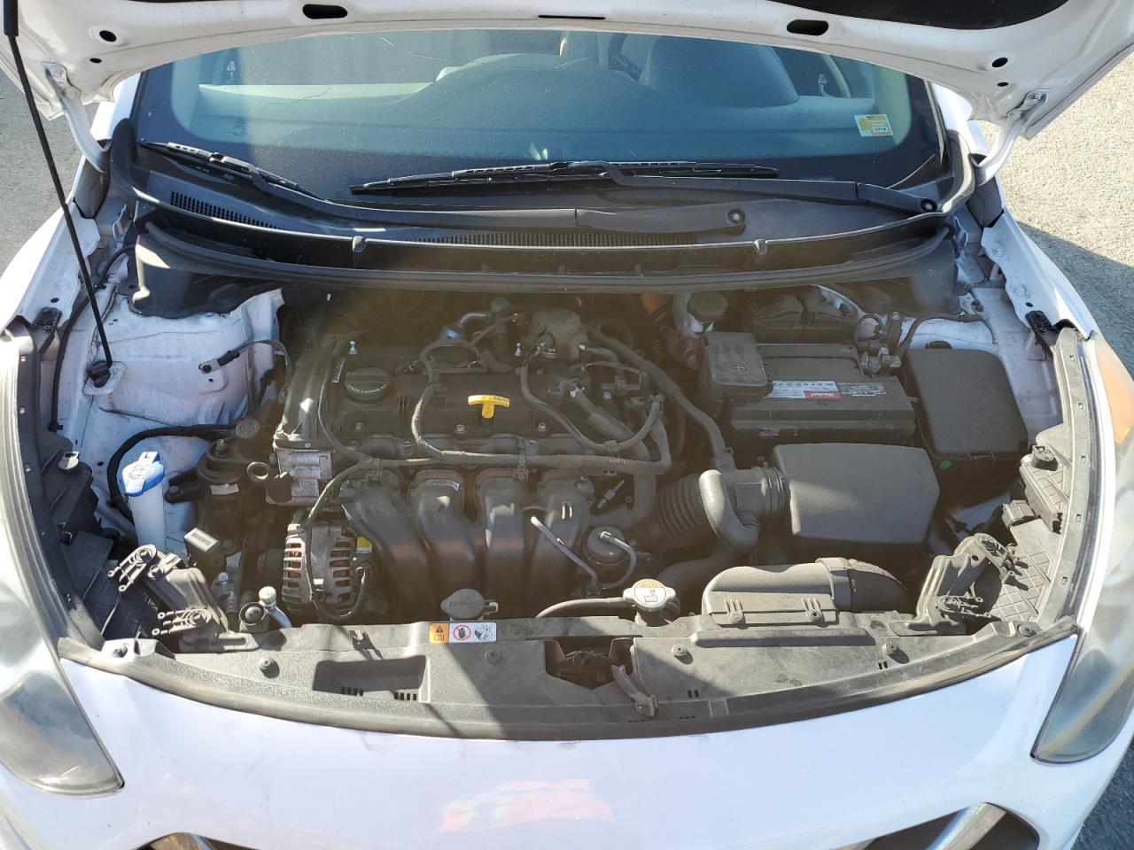2015 Hyundai Elantra - Image 11