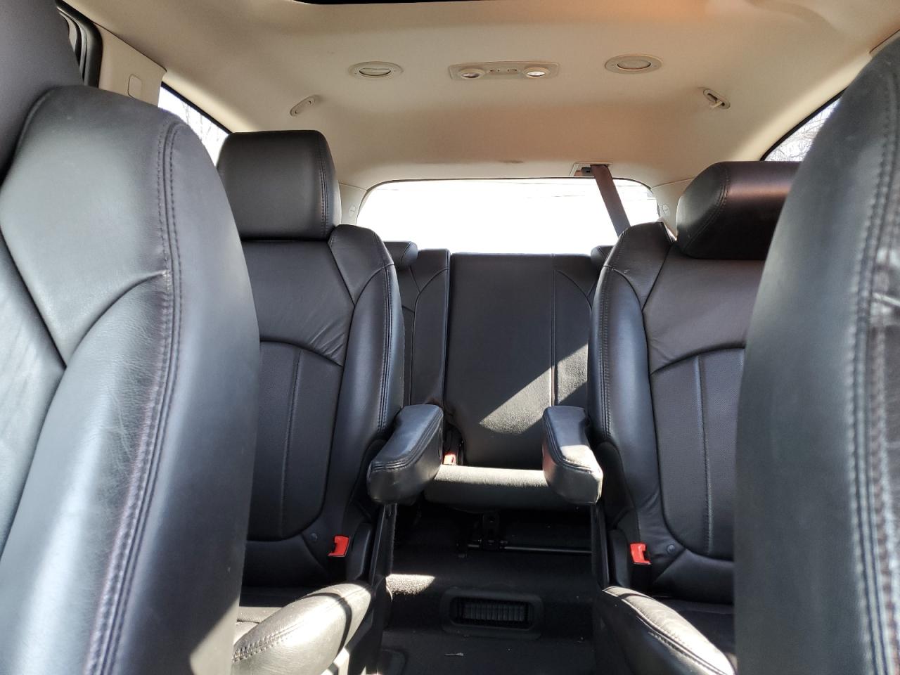 2011 Buick Enclave - Image 10