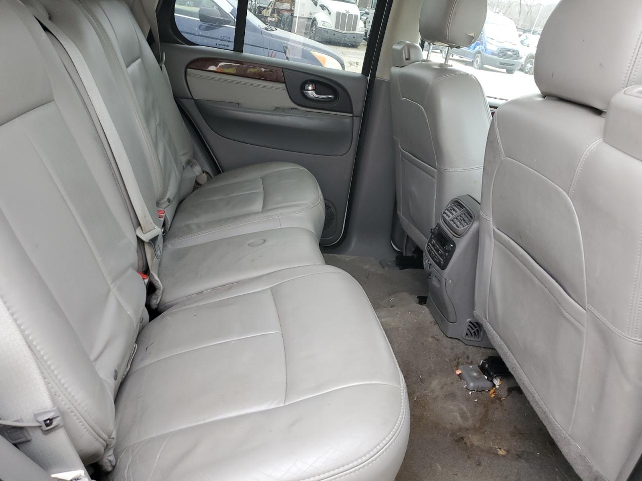 2008 GMC Envoy - Image 11