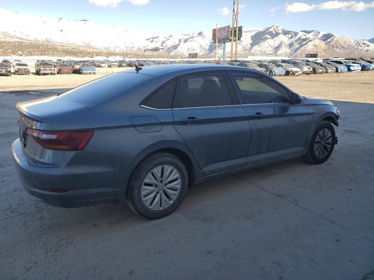 2019 Volkswagen Jetta - Image 3