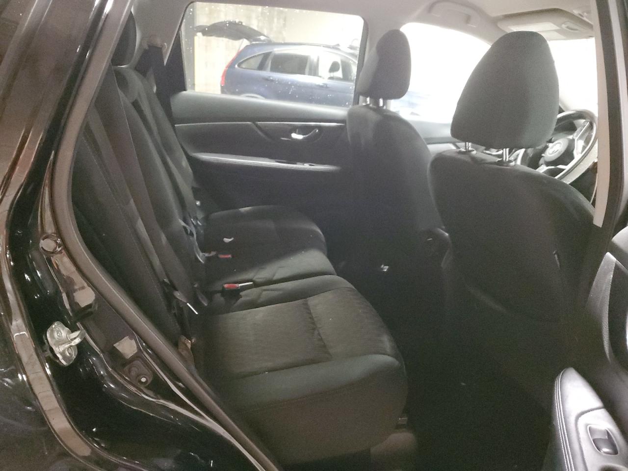 2018 Nissan Rogue - Image 12