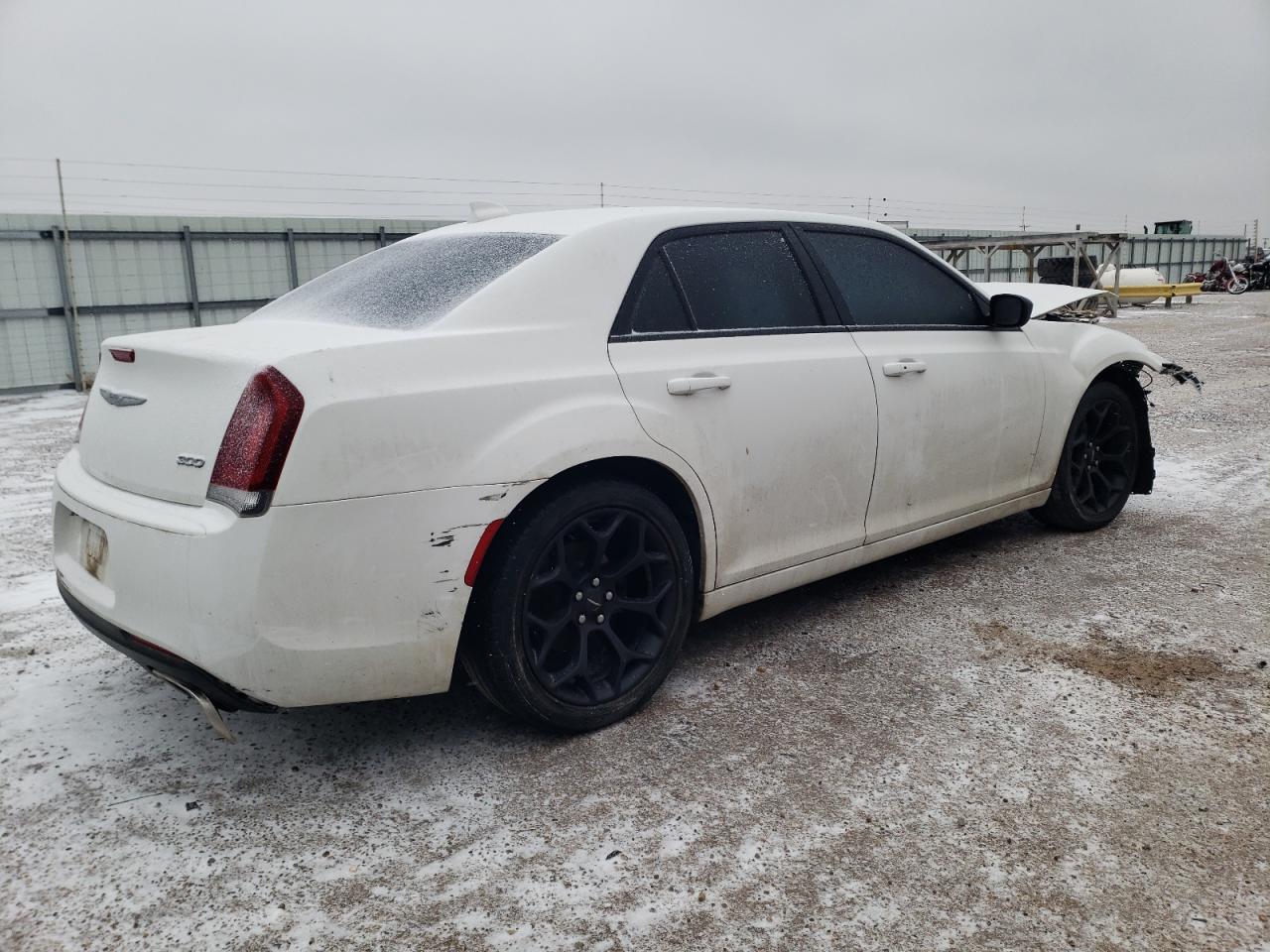 2019 Chrysler 300 - Image 3