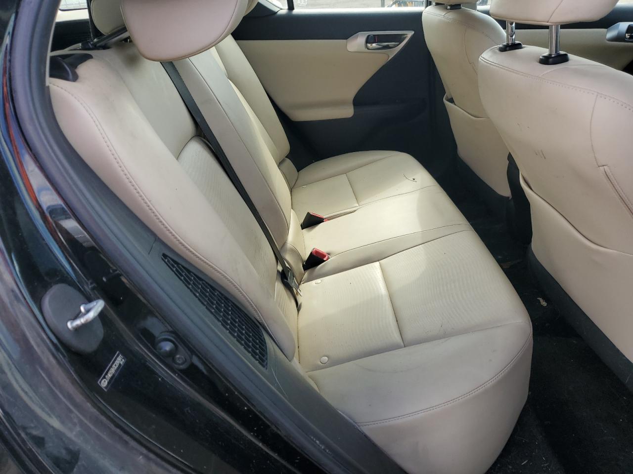 2012 Lexus CT - Image 10