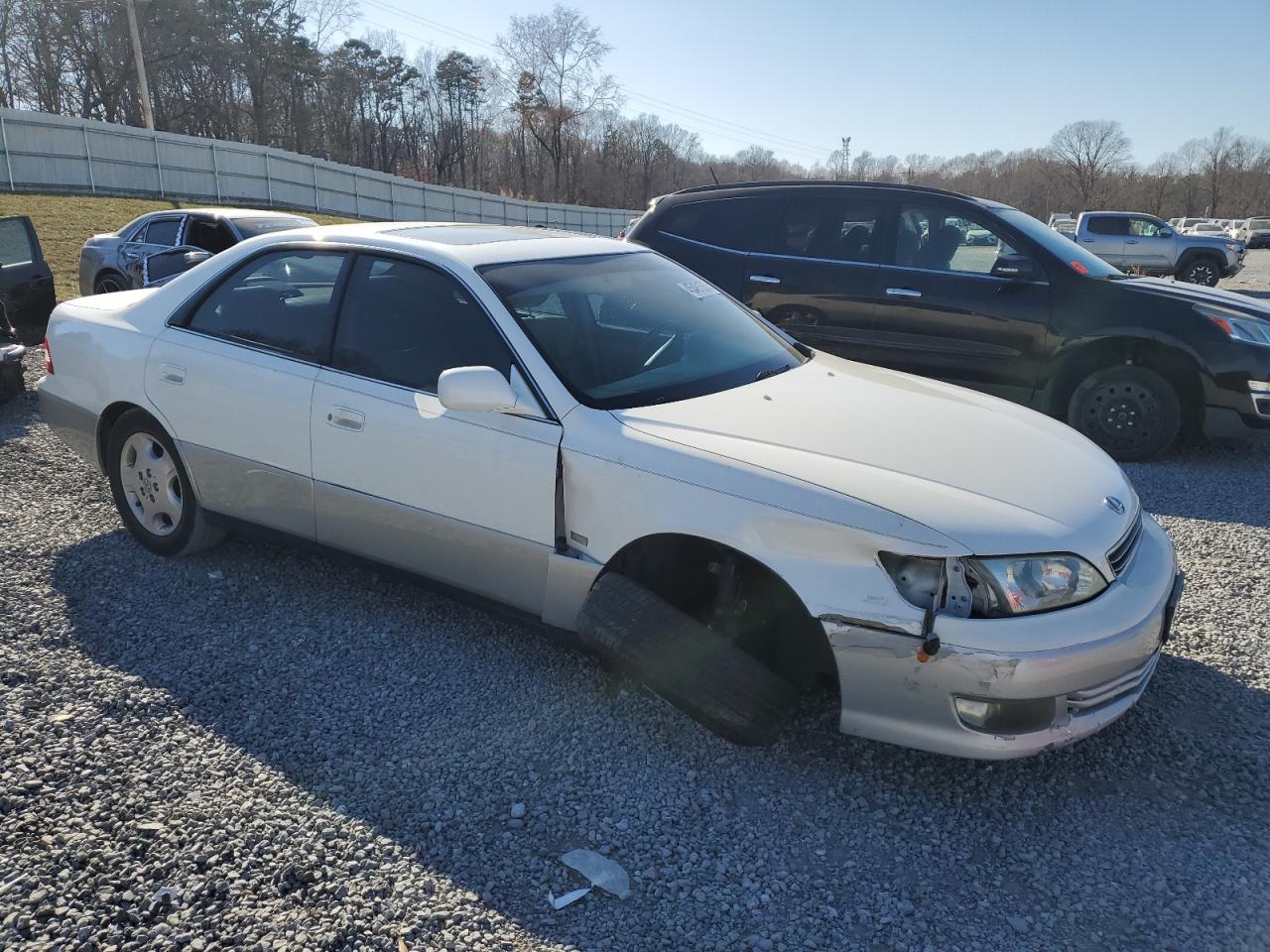 2000 Lexus ES - Image 4