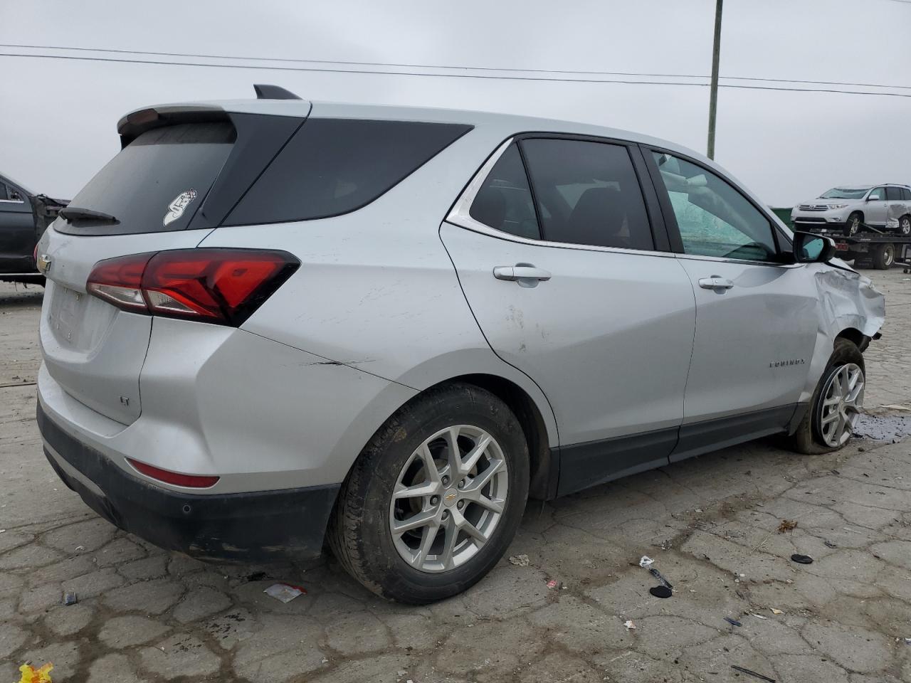 2022 Chevrolet Equinox - Image 3