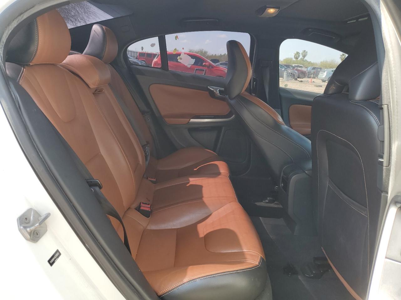 2016 Volvo S60 - Image 10