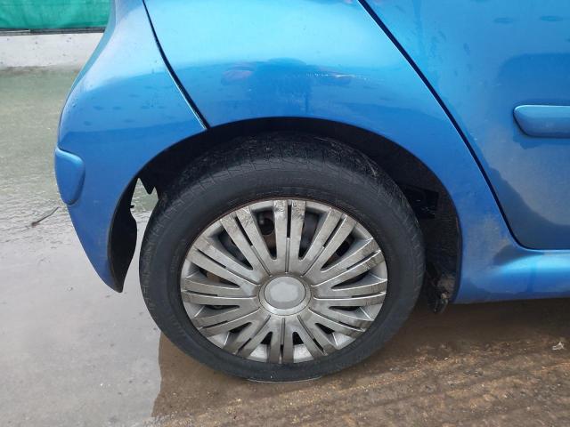 2010 TOYOTA AYGO BLUE