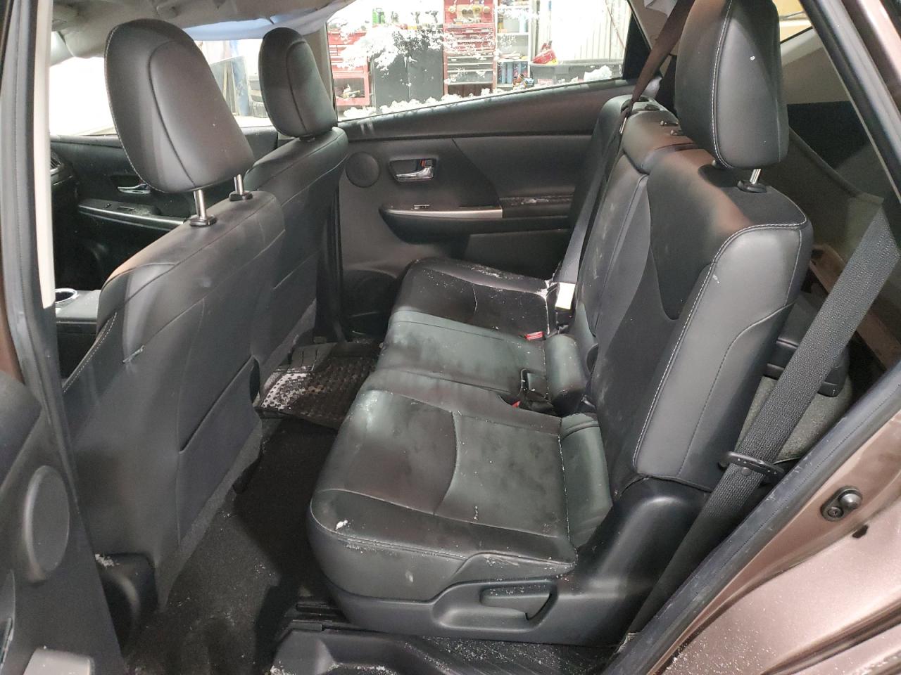 2015 Toyota Prius - Image 10