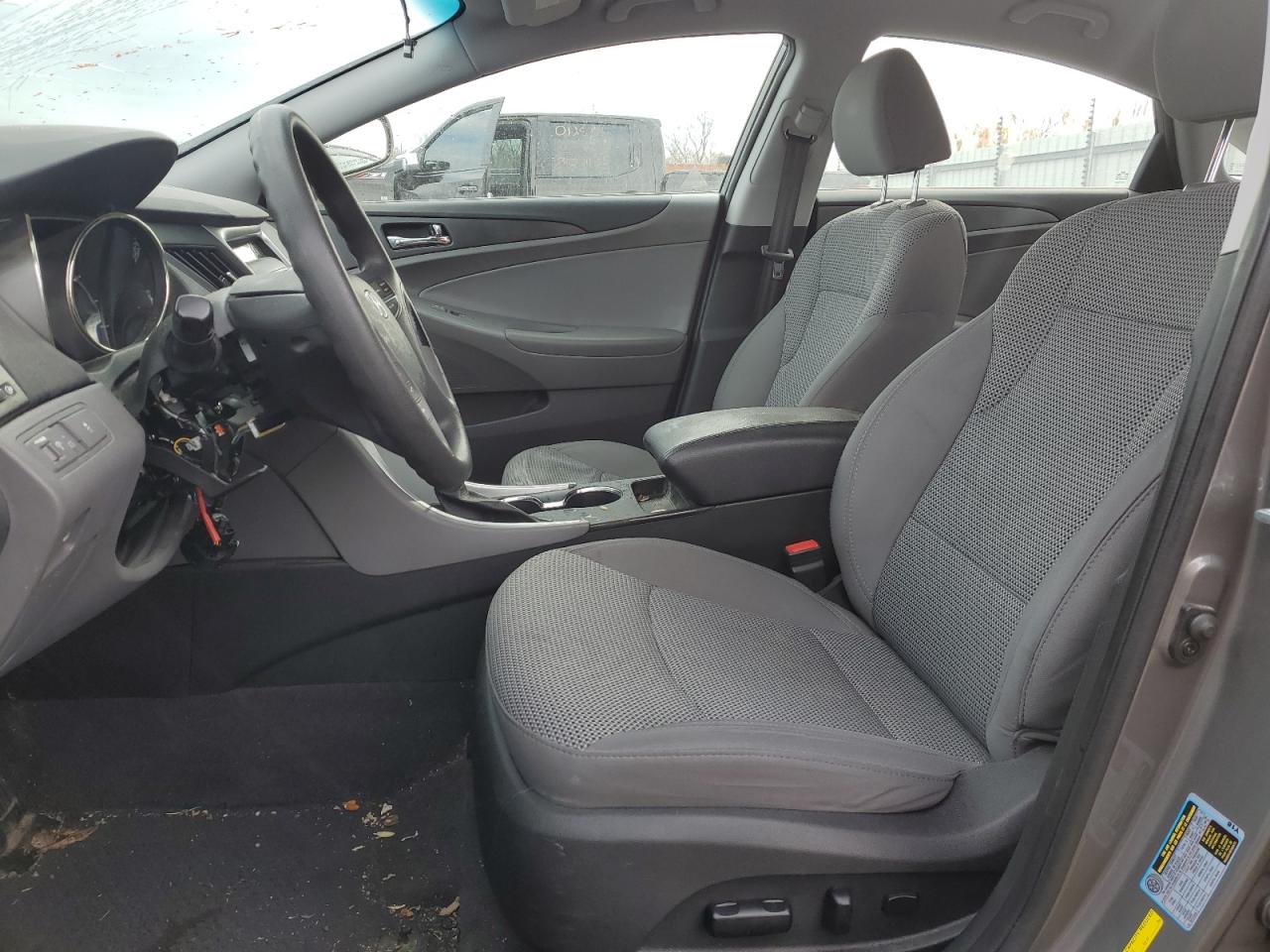 2012 Hyundai Sonata - Image 7