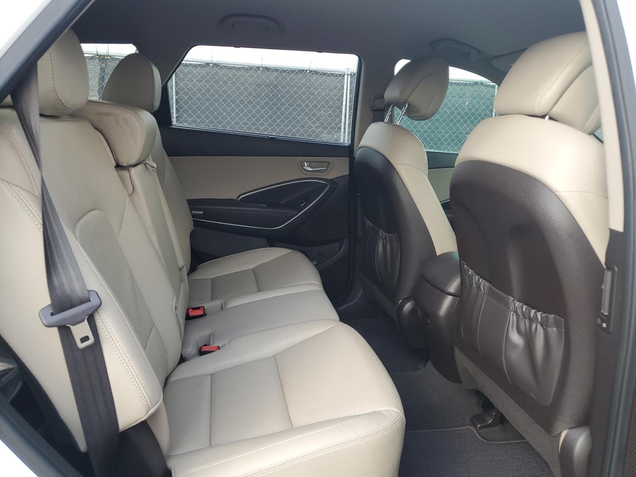 2017 Hyundai Santa Fe - Image 11