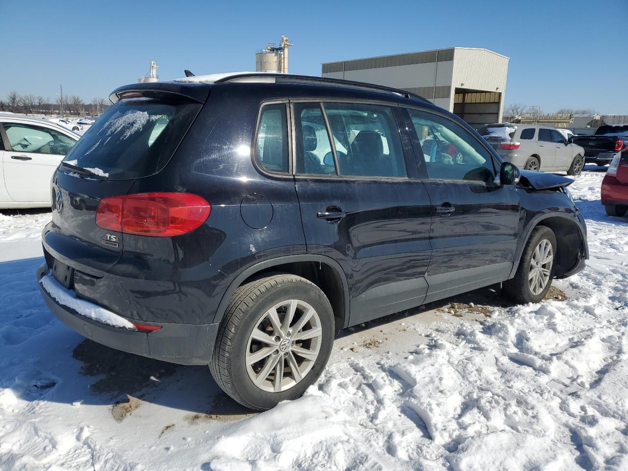 2017 Volkswagen Tiguan - Image 3