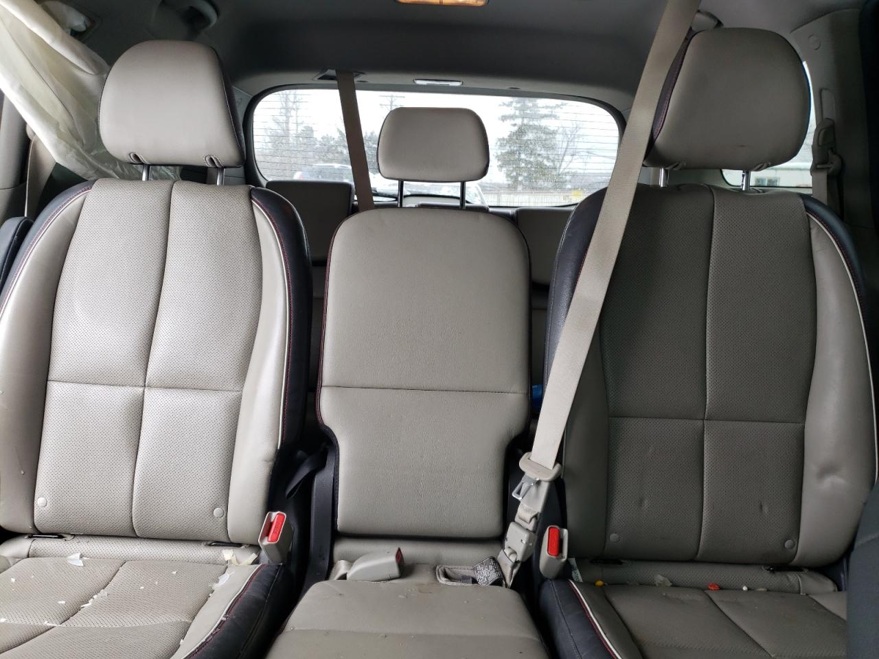 2017 Kia Sedona - Image 10