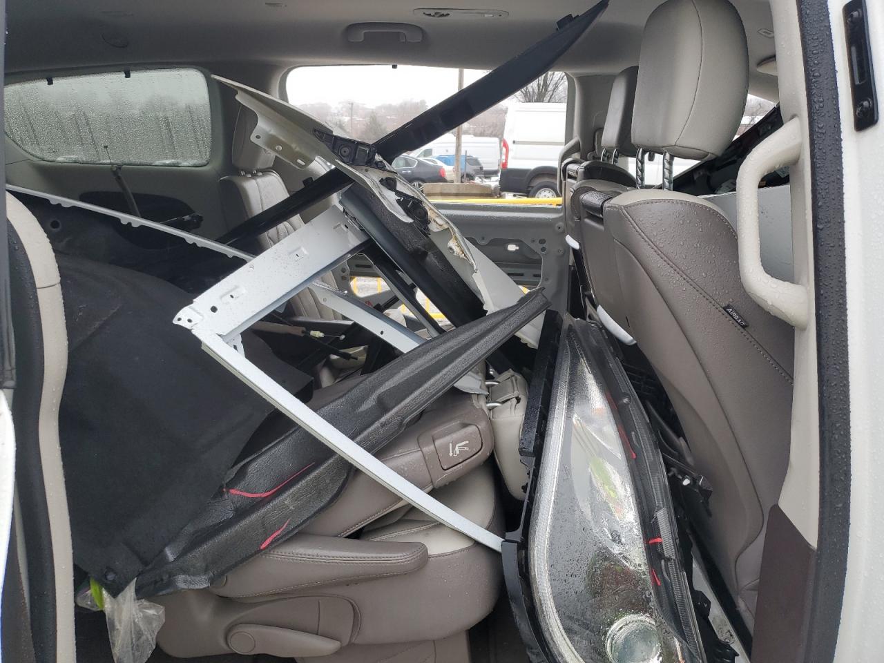 2018 Chrysler Pacifica - Image 11