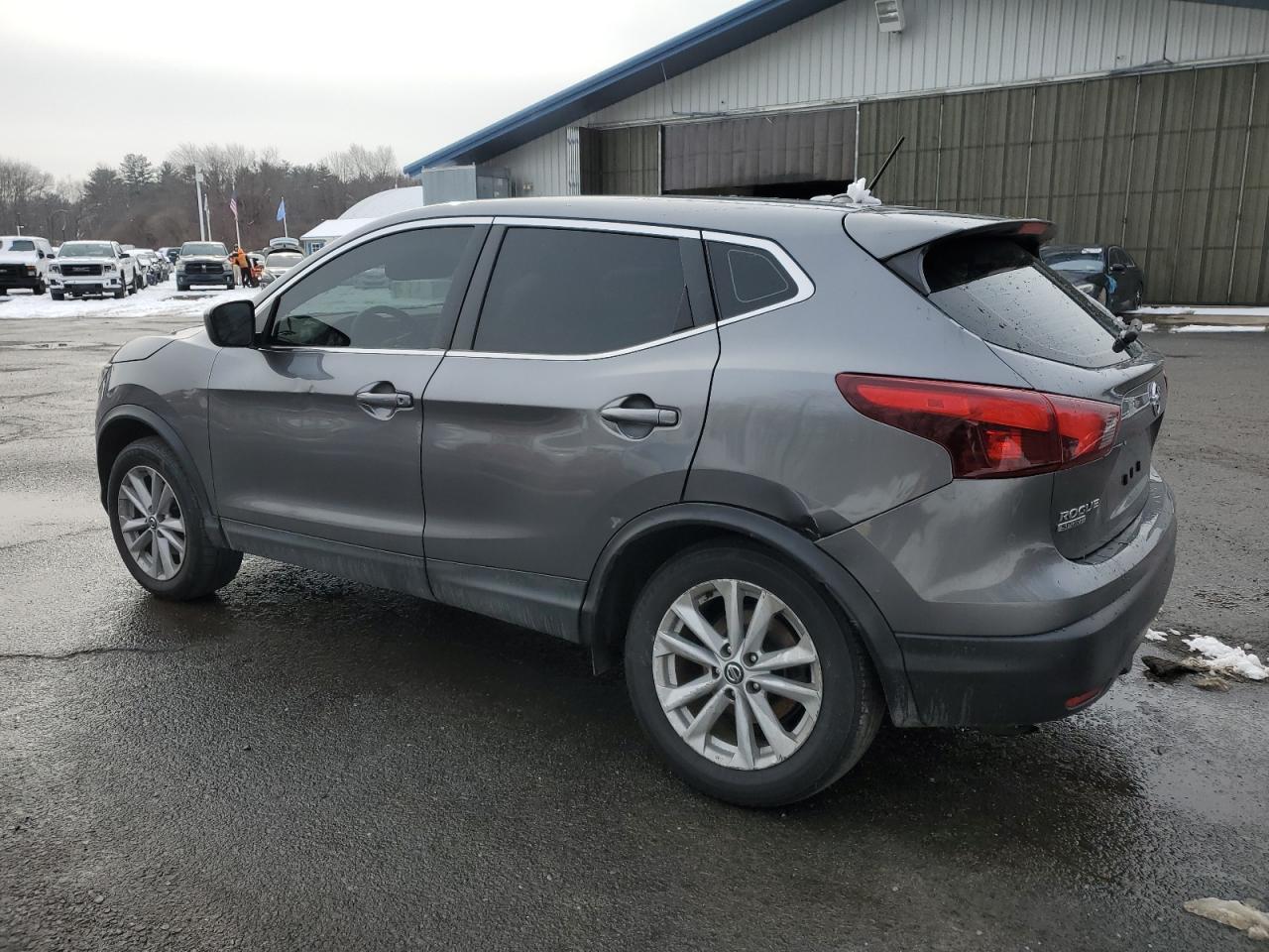 2019 Nissan Rogue - Image 2