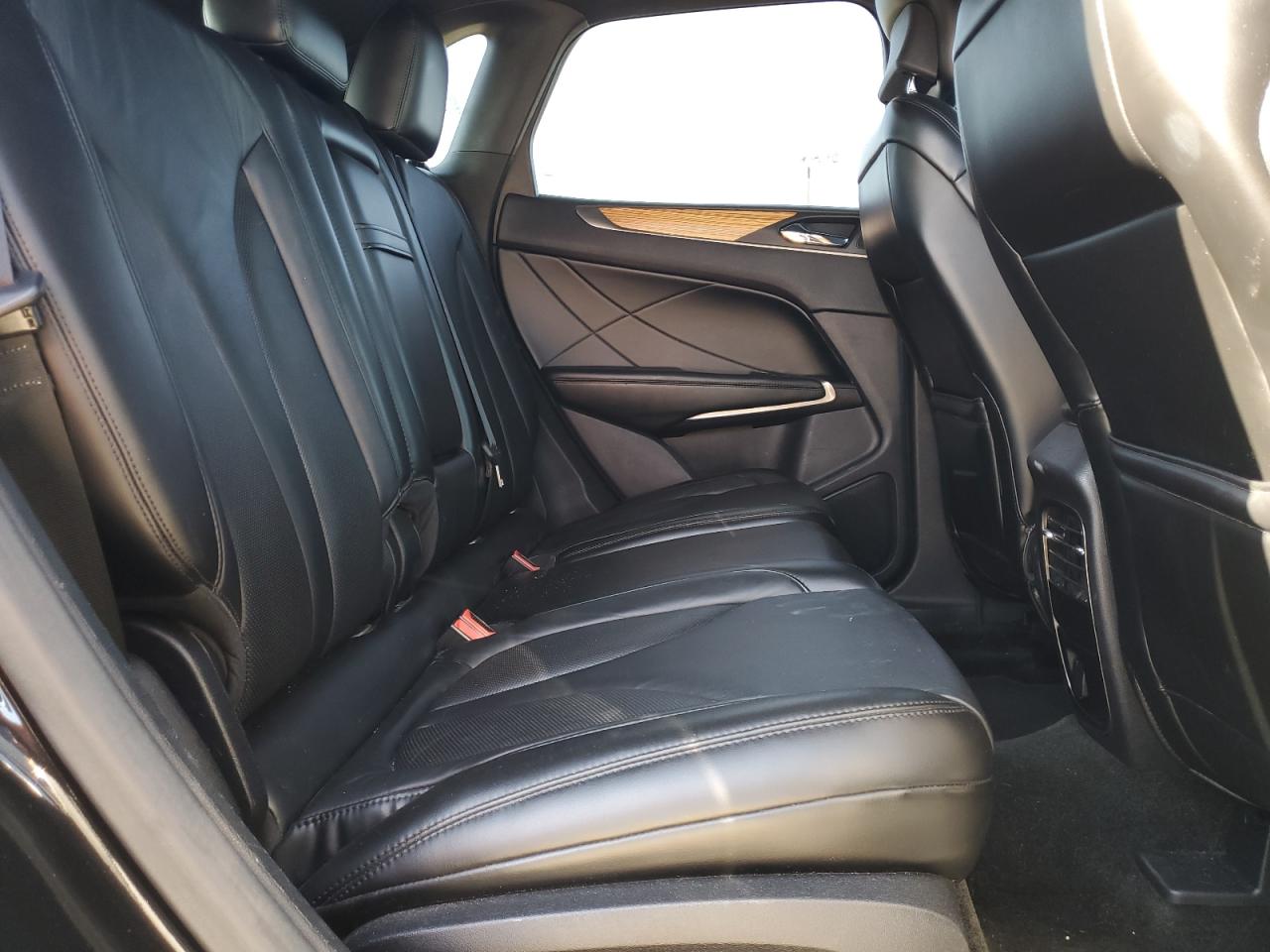 2015 Lincoln MKZ - Image 11