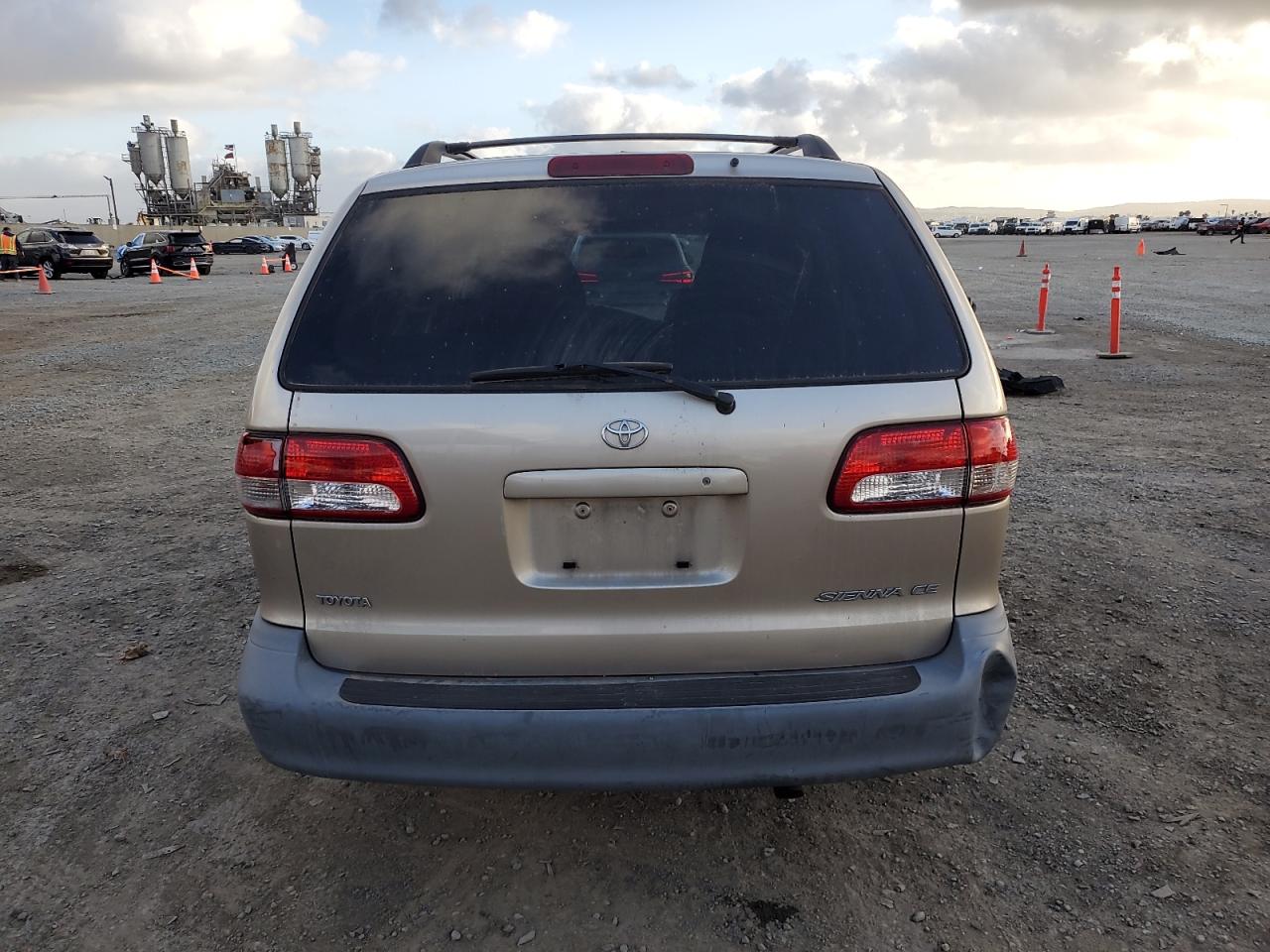 2003 Toyota Sienna - Image 6