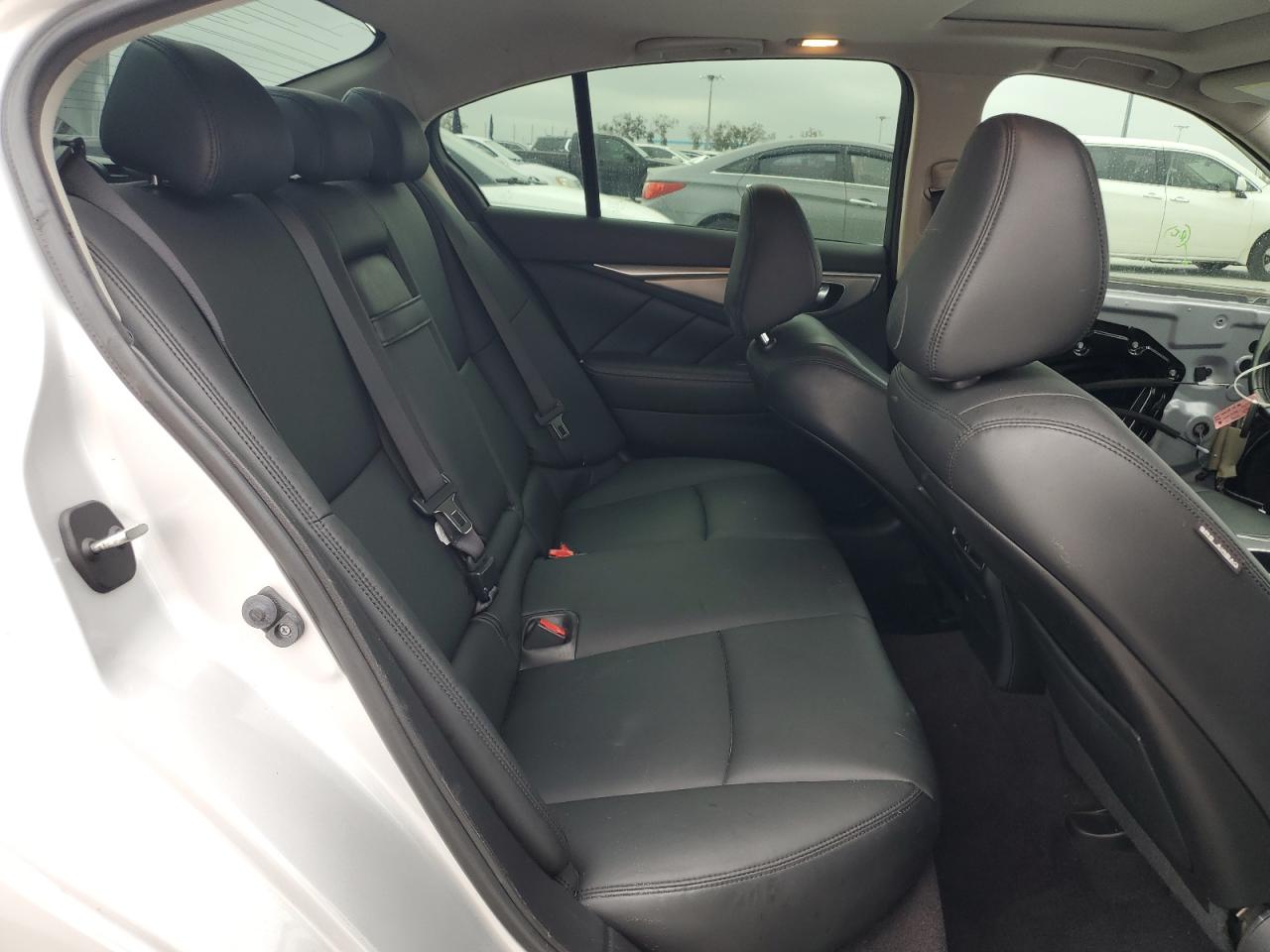 2015 Infiniti Q50 - Image 10