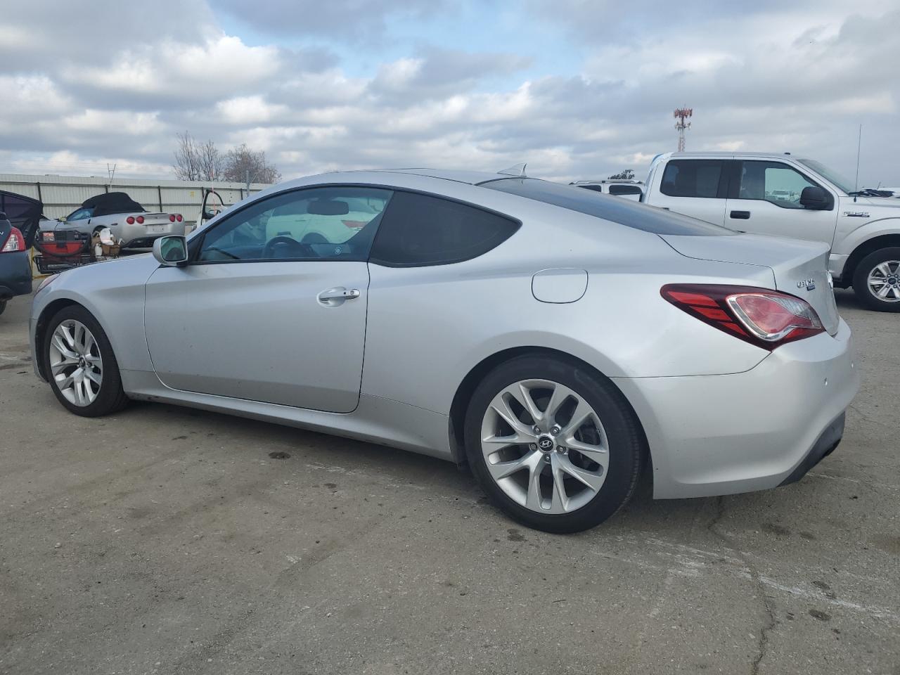 2014 Hyundai Genesis - Image 2