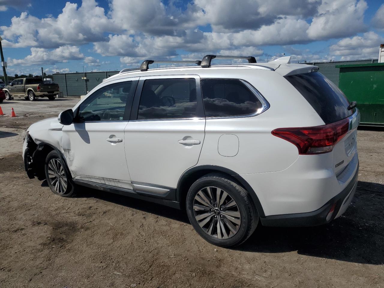 2019 Mitsubishi Outlander - Image 2