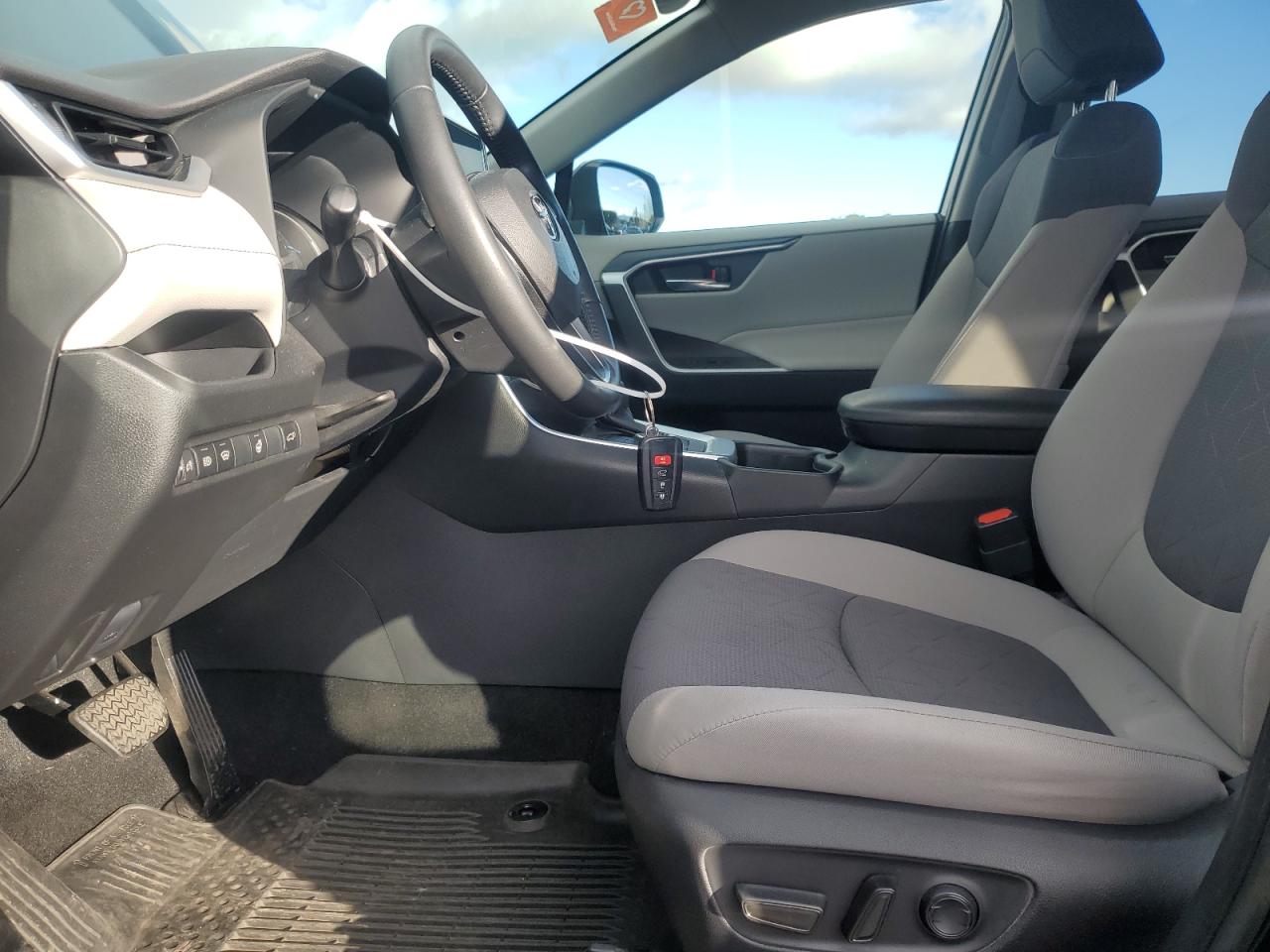 2023 Toyota RAV 4 - Image 7