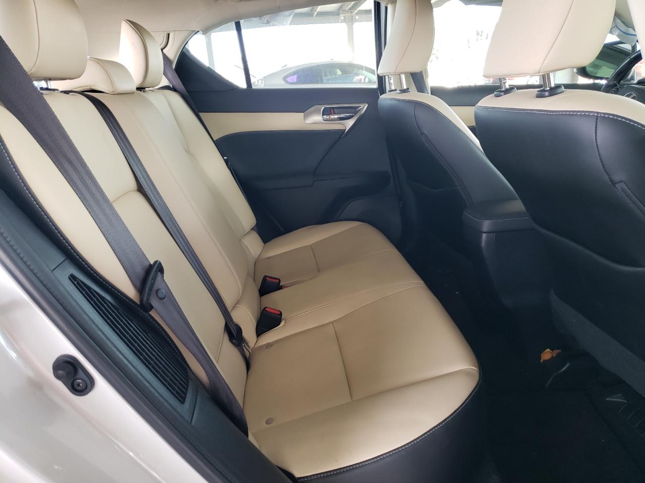 2017 Lexus CT - Image 11