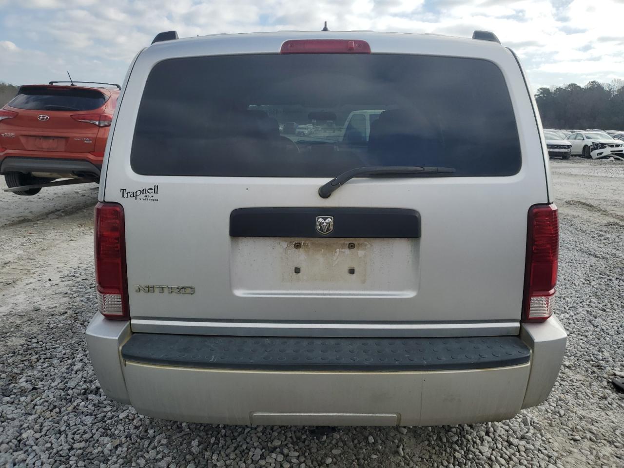 2008 Dodge Nitro - Image 6