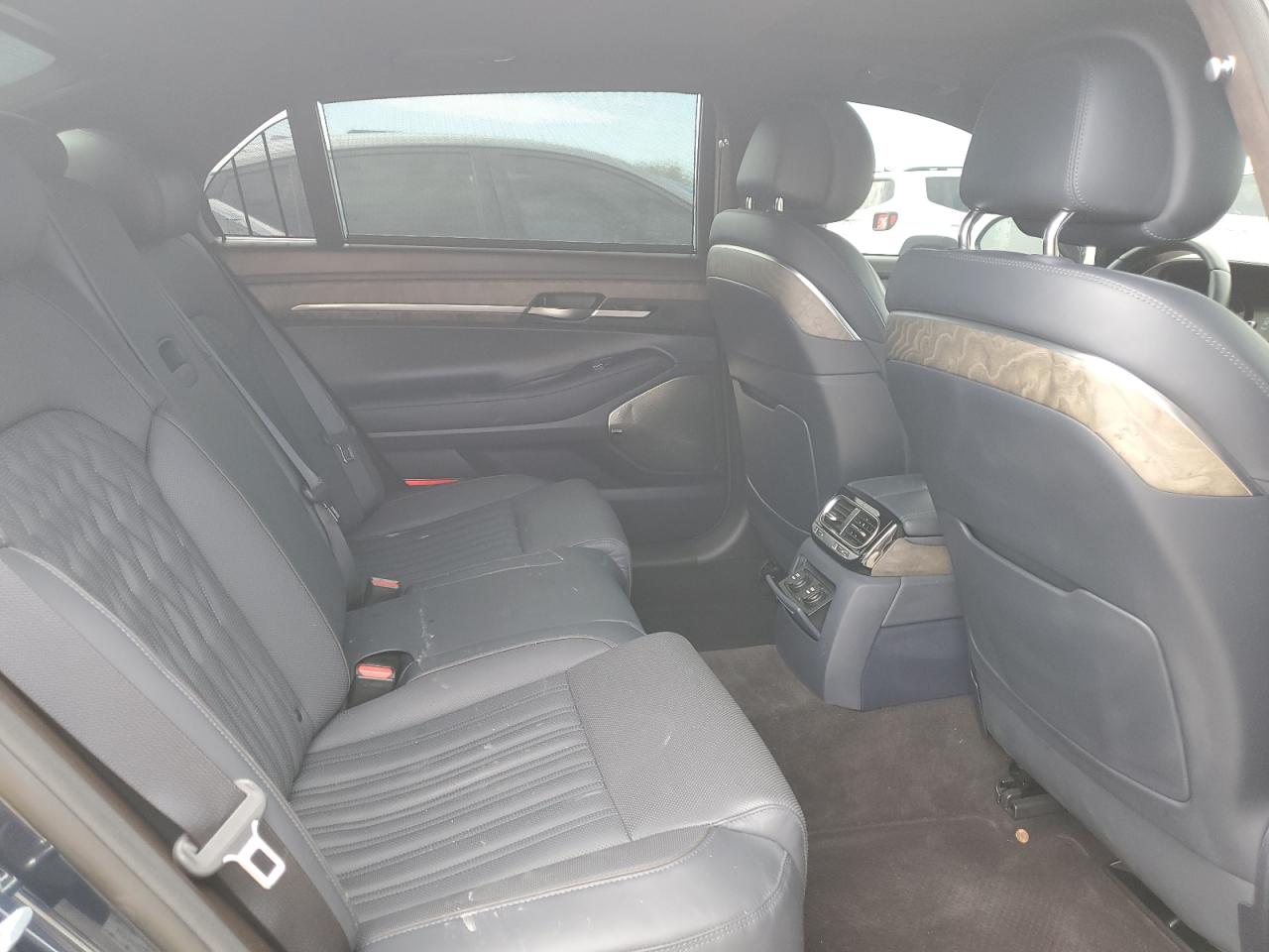 2020 Genesis G90 - Image 10