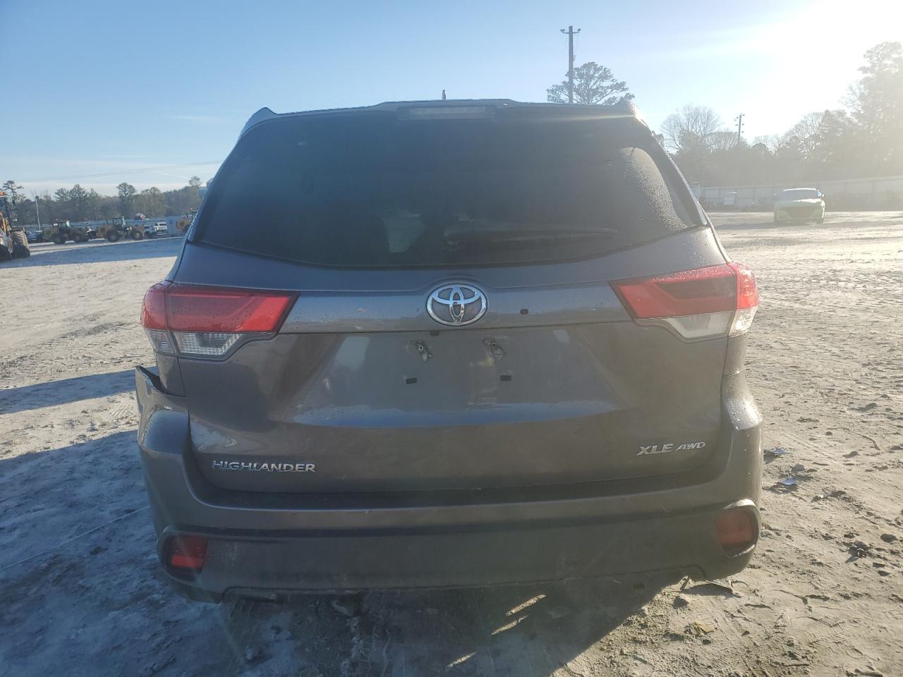 2018 Toyota Highlander - Image 6
