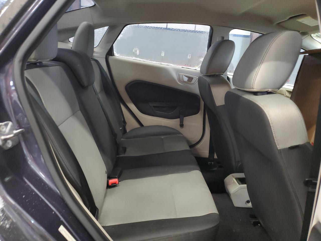 2013 Ford Fiesta - Image 10