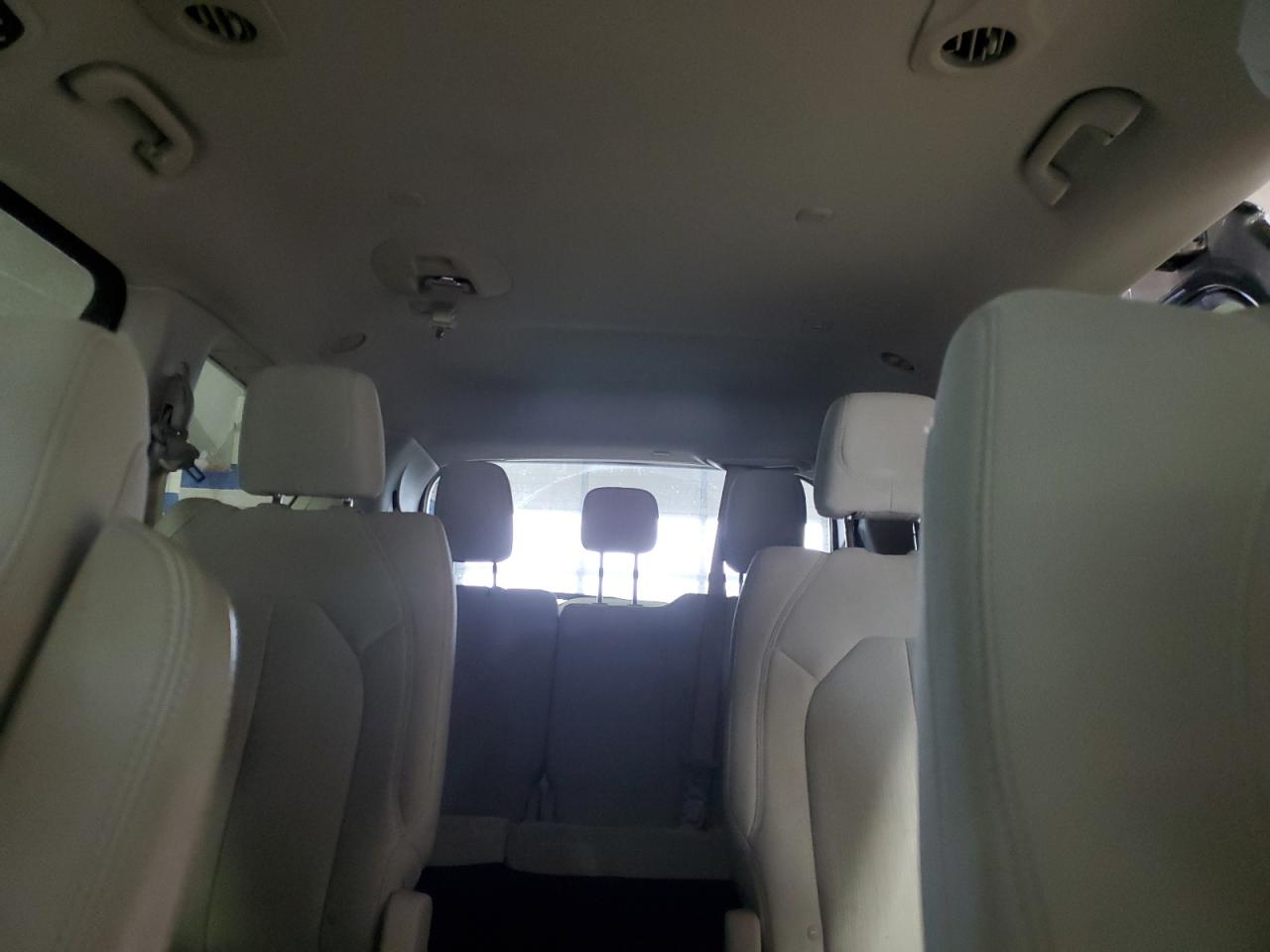 2017 Chrysler Pacifica - Image 10