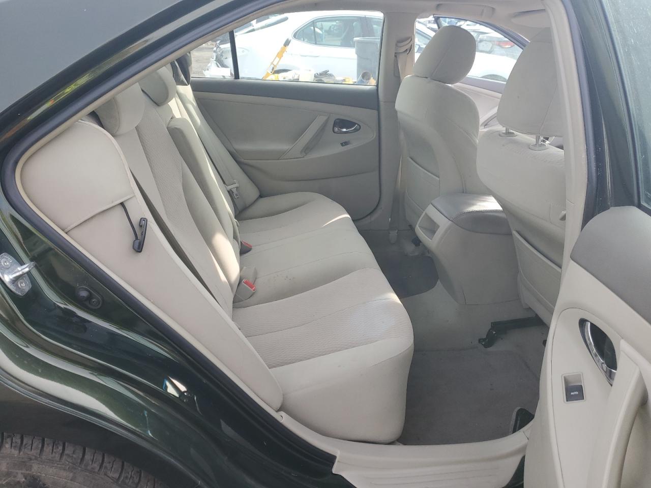 2011 Toyota Camry - Image 10