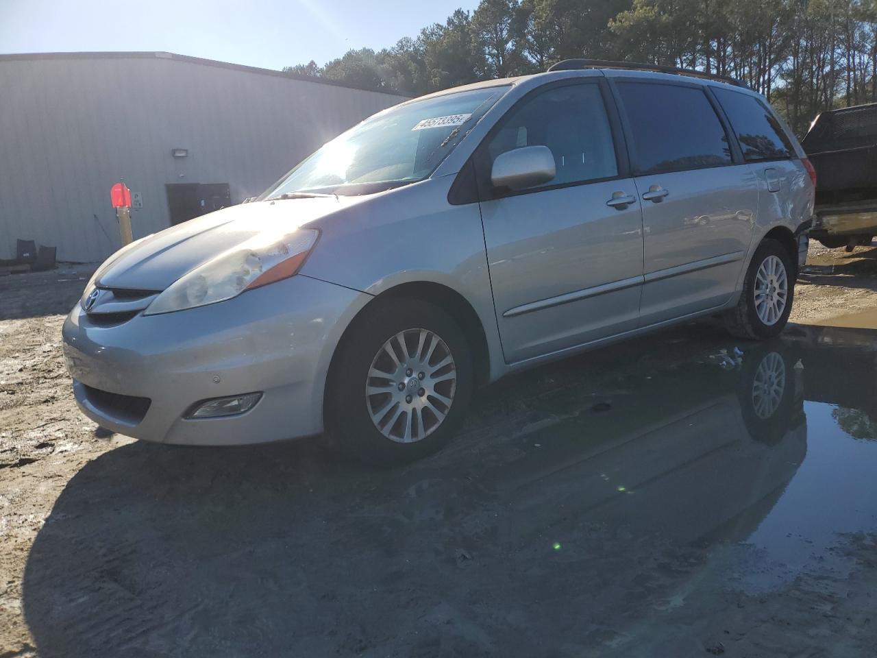 2010 Toyota Sienna - Image 1