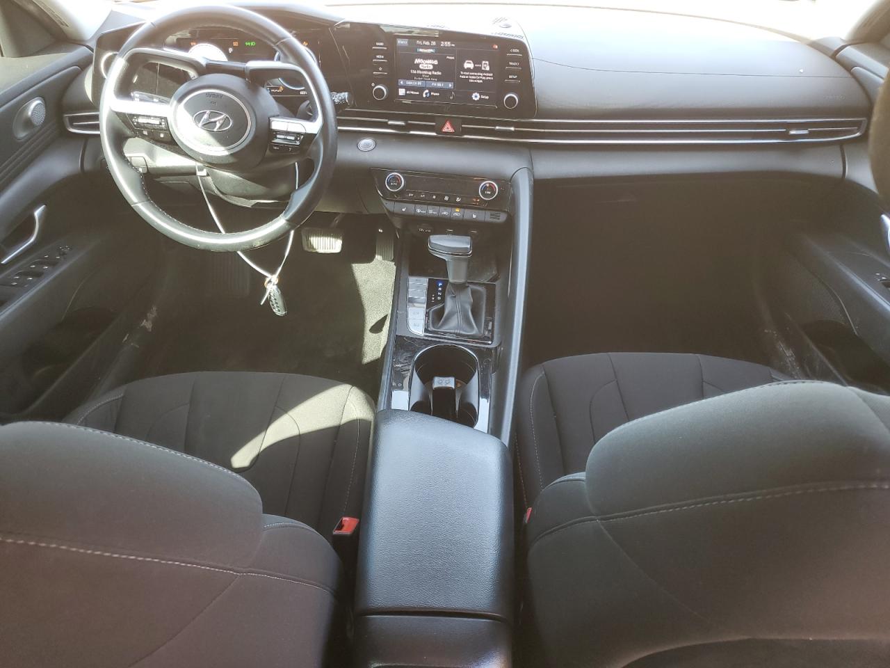 2022 Hyundai Elantra - Image 8