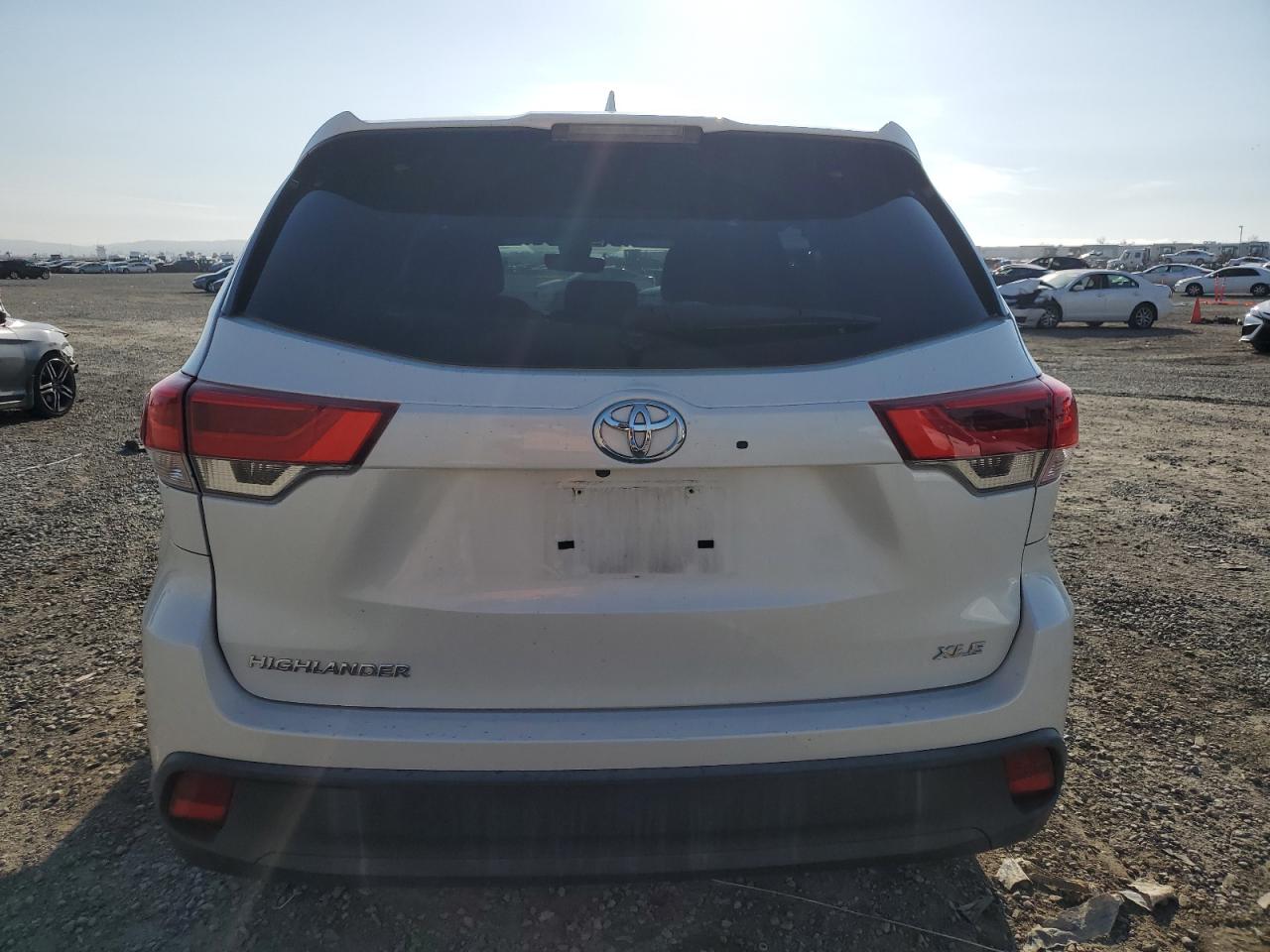 2017 Toyota Highlander - Image 6
