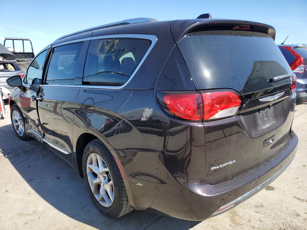 2017 Chrysler Pacifica - Image 2