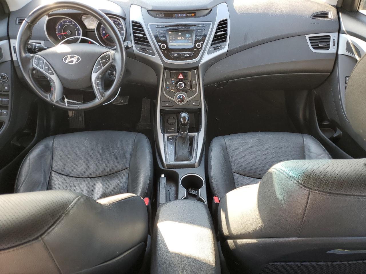 2015 Hyundai Elantra - Image 8
