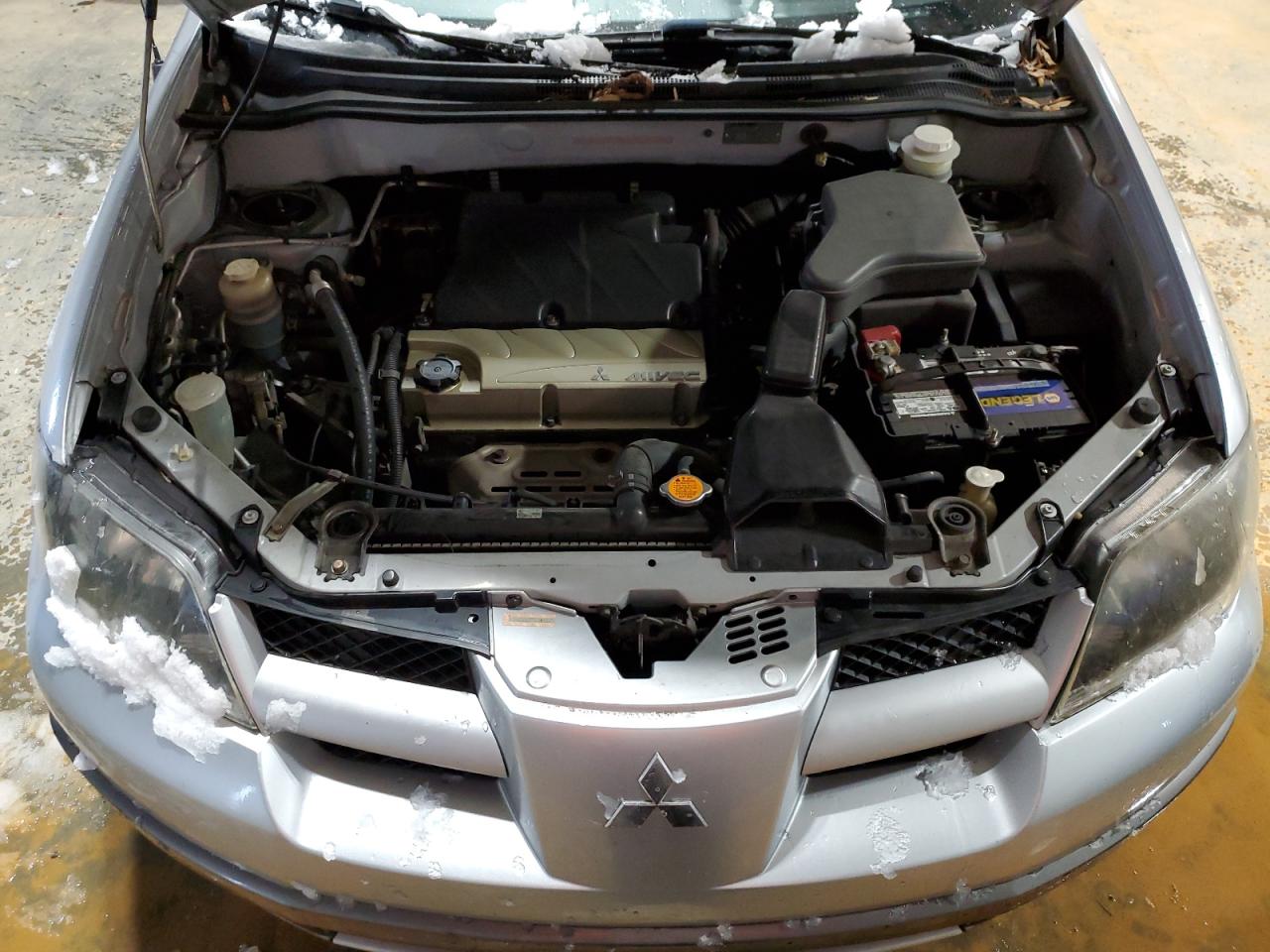2004 Mitsubishi Outlander - Image 13