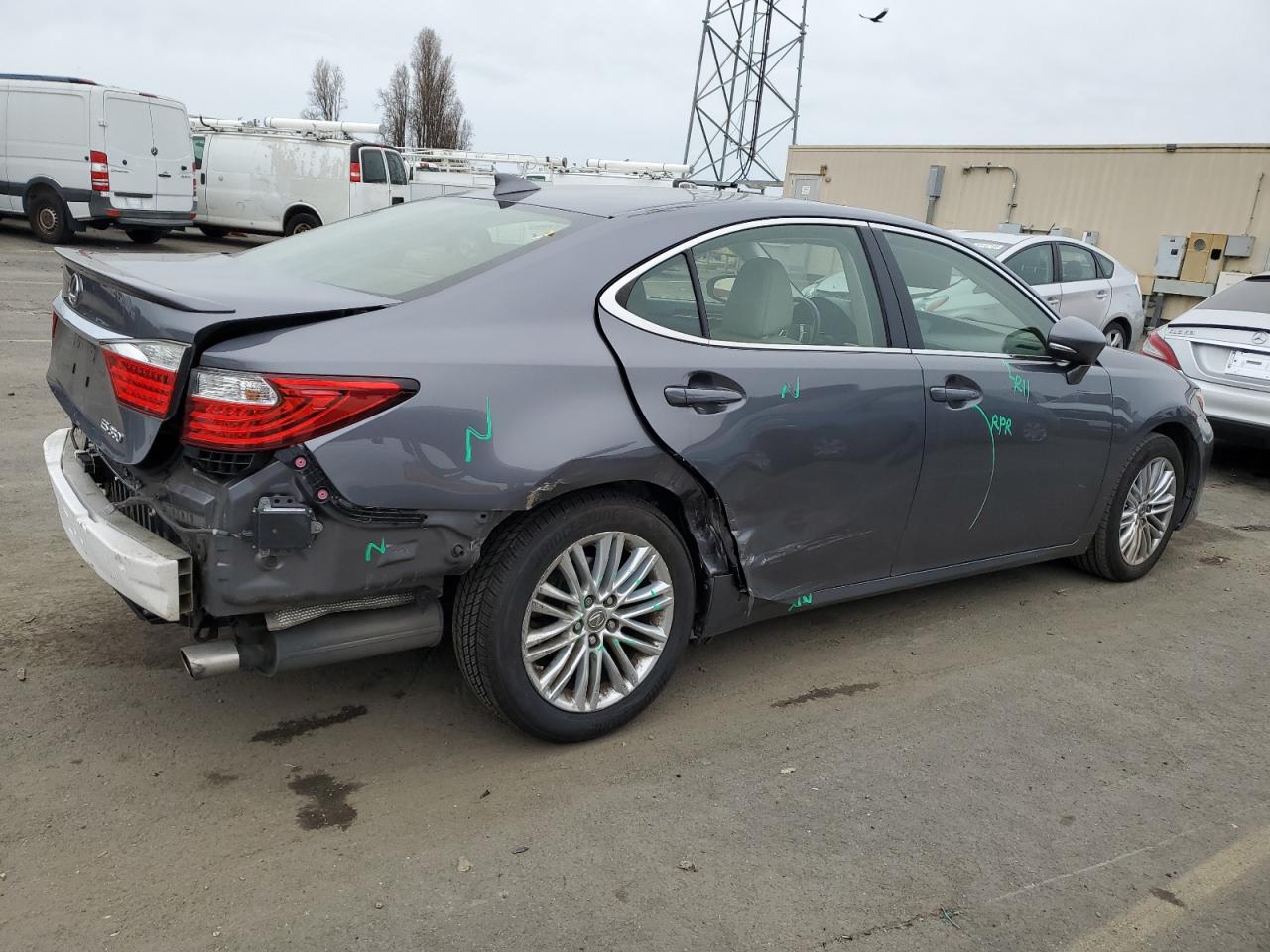 2015 Lexus ES - Image 3