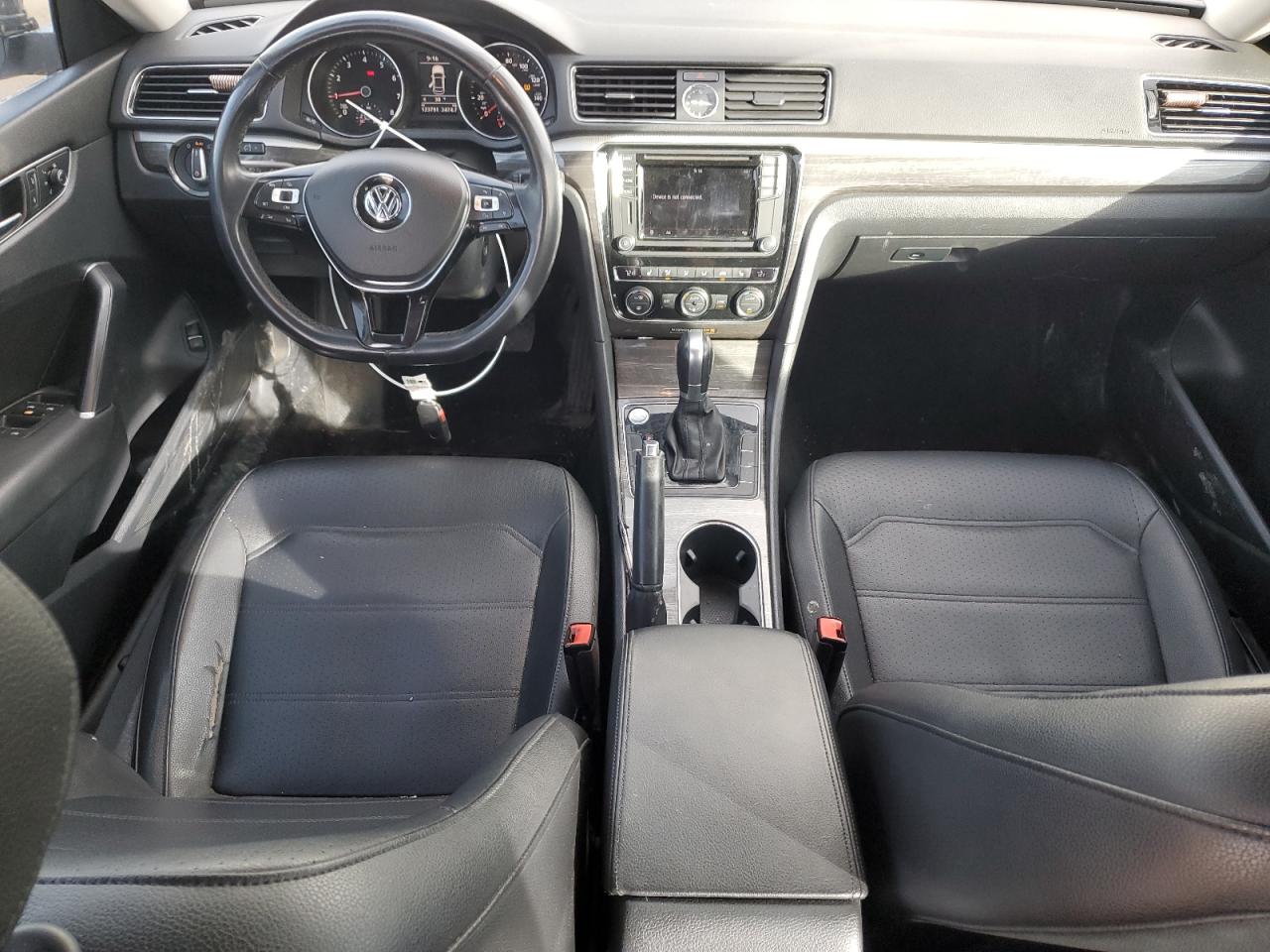 2017 Volkswagen Passat - Image 8