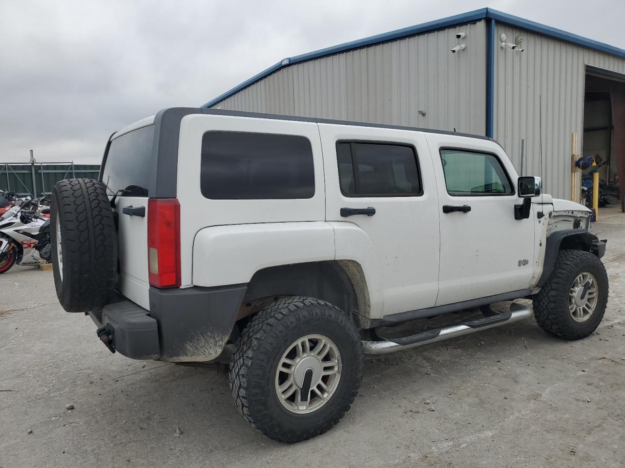 2009 Hummer H3 - Image 3
