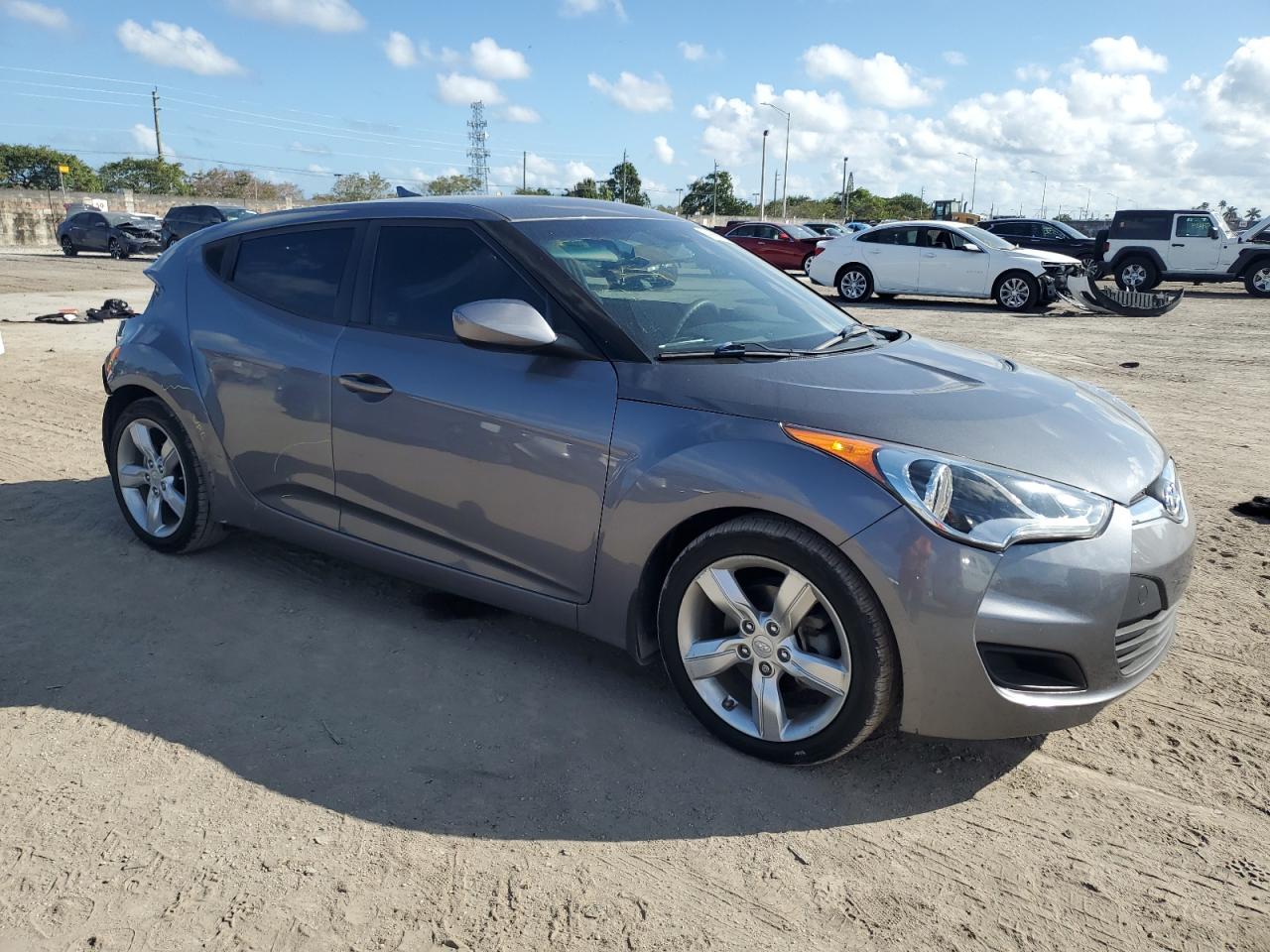 2015 Hyundai Veloster - Image 4