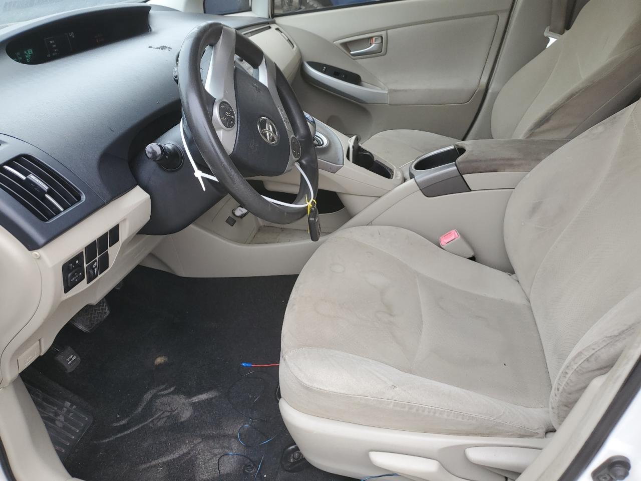2013 Toyota Prius - Image 8