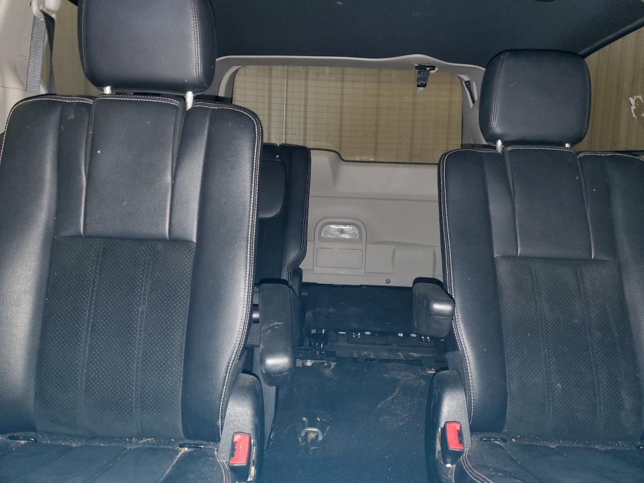 2018 Dodge Caravan - Image 10