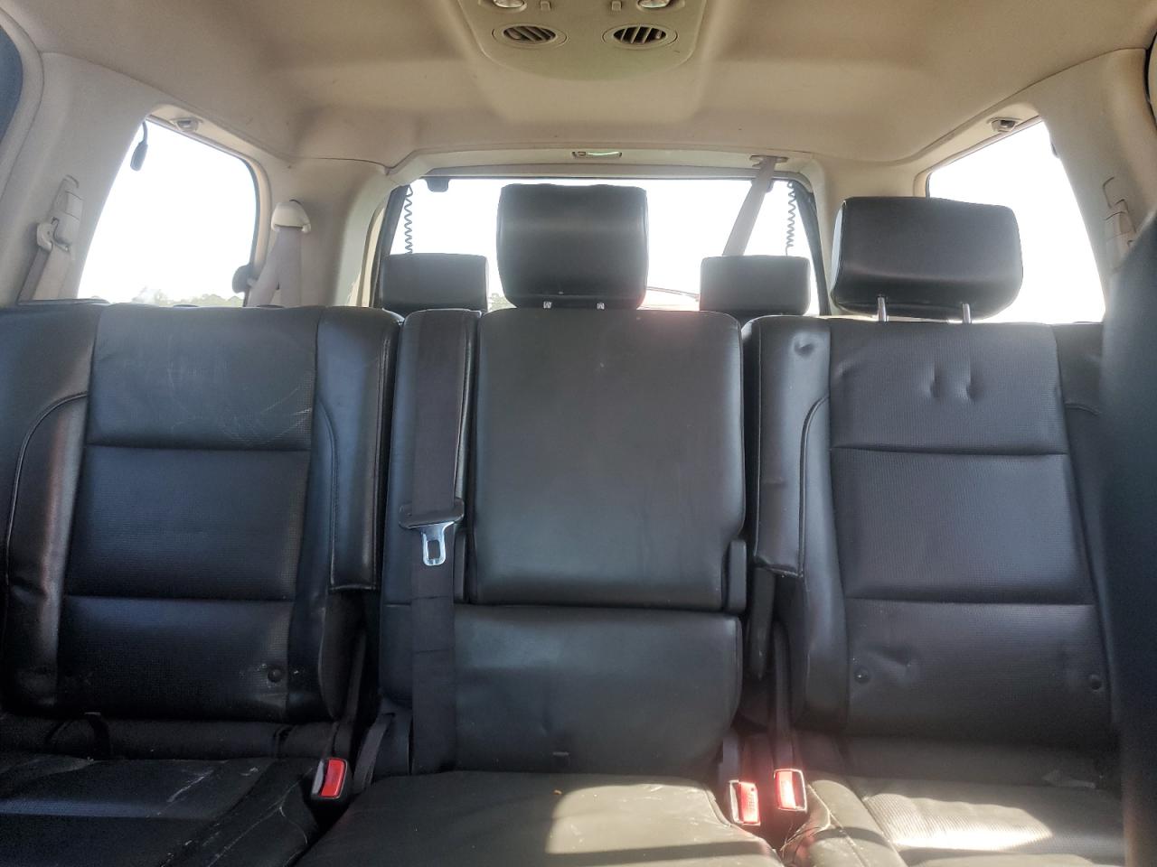 2005 Nissan Armada - Image 10