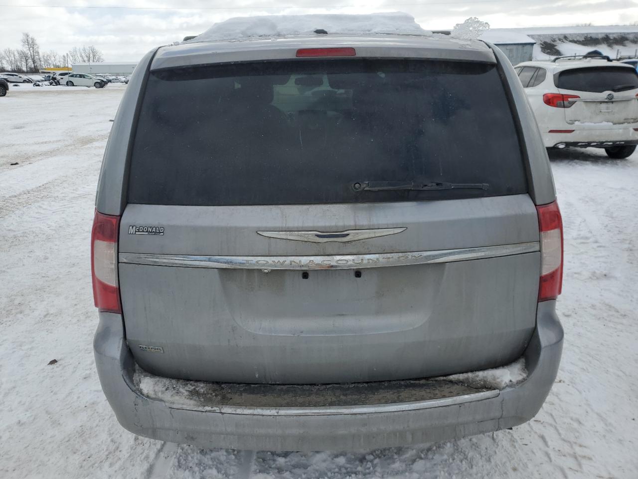 2015 Chrysler Town & Country - Image 6