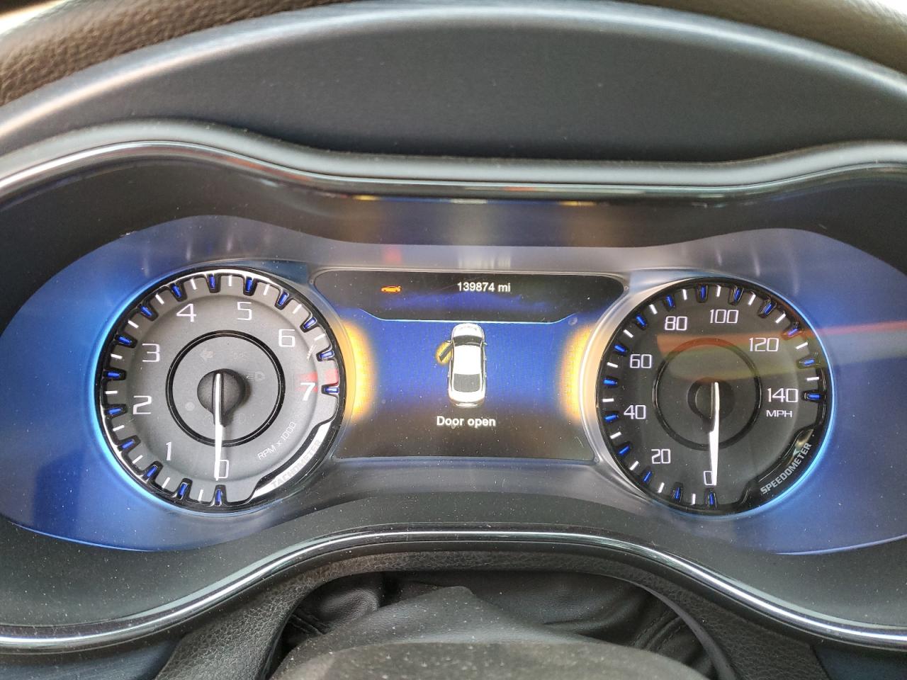 2016 Chrysler 200 - Image 9